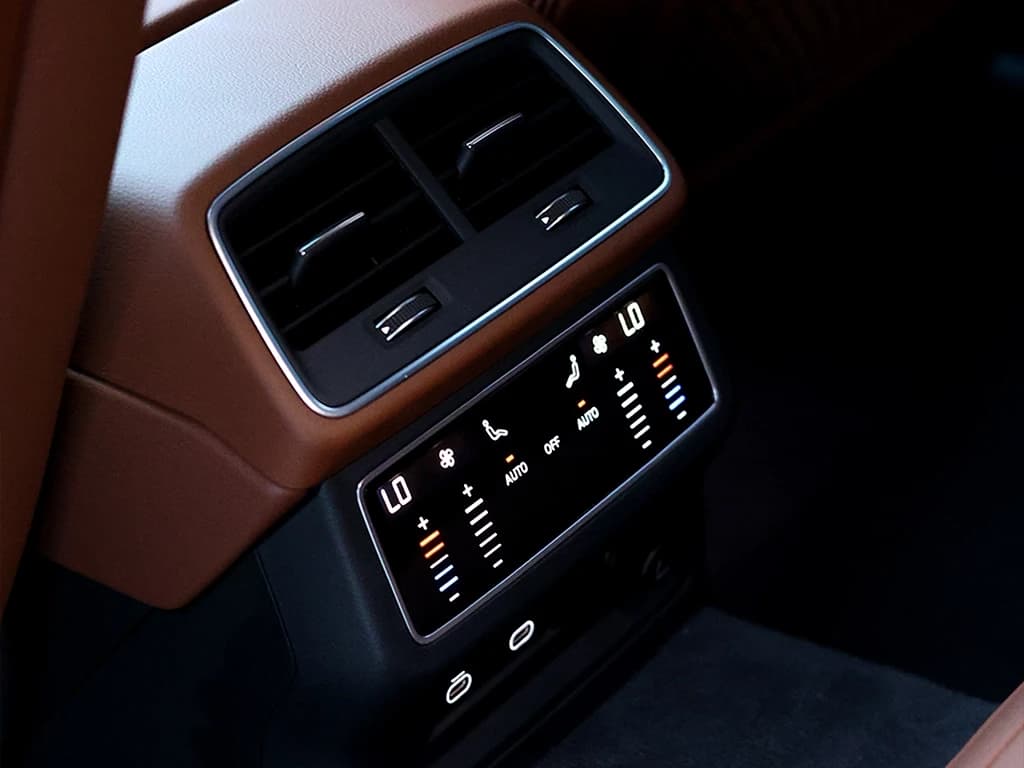 Audi A6 — photo 8 of 8