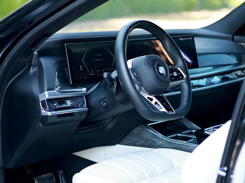 BMW 735i 2024 — photo 5 of 8