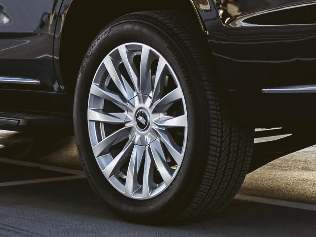 Cadillac Escalade — photo 5 of 6