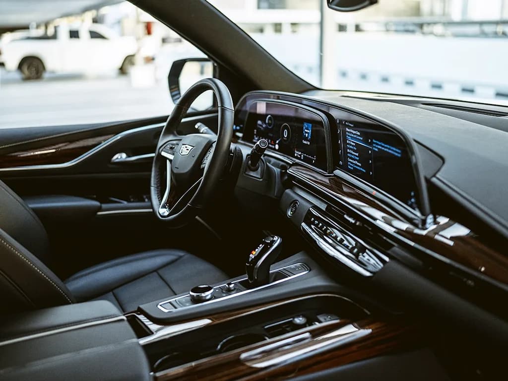 Cadillac Escalade — photo 6 of 6