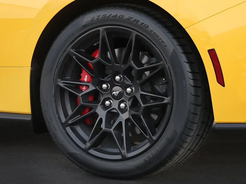 Ford Mustang GT Premium V8 2025 — photo 6 of 6