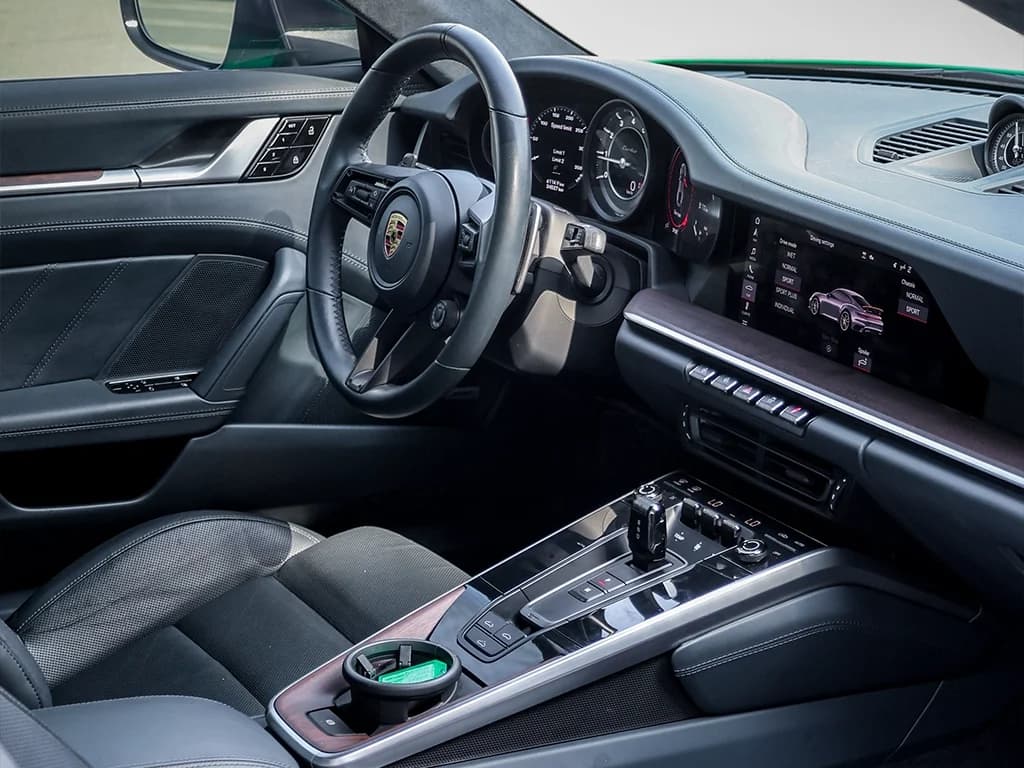 Porsche 911 Turbo — photo 4 of 6