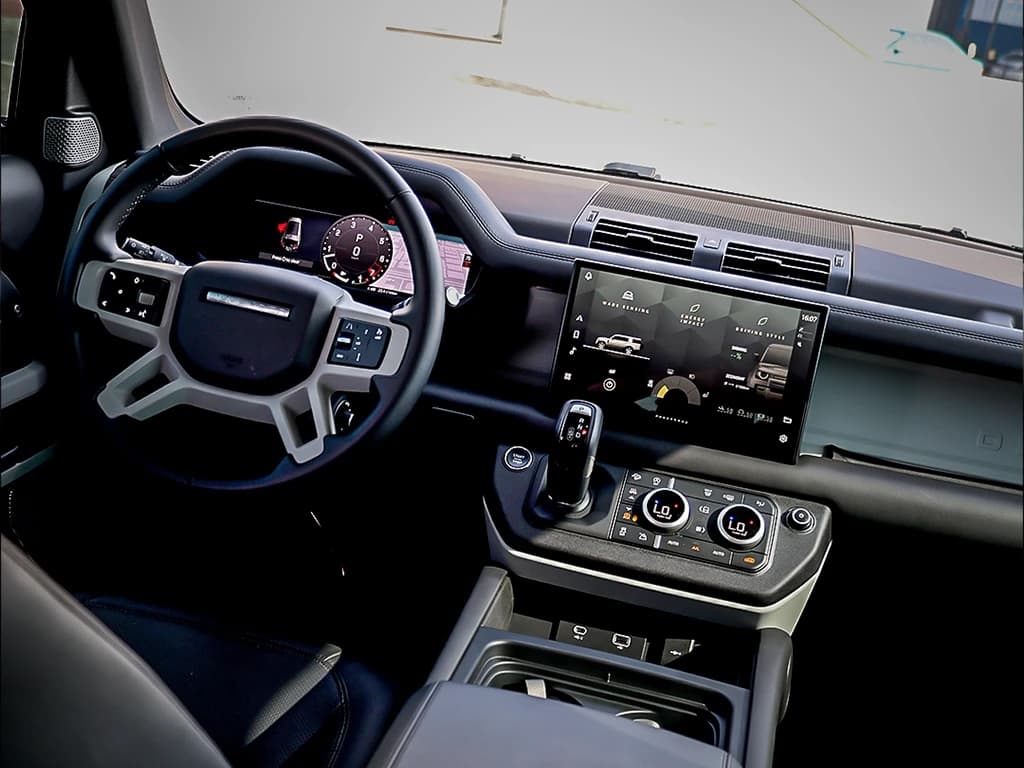 Land Rover Defender 130  — photo 6 of 7