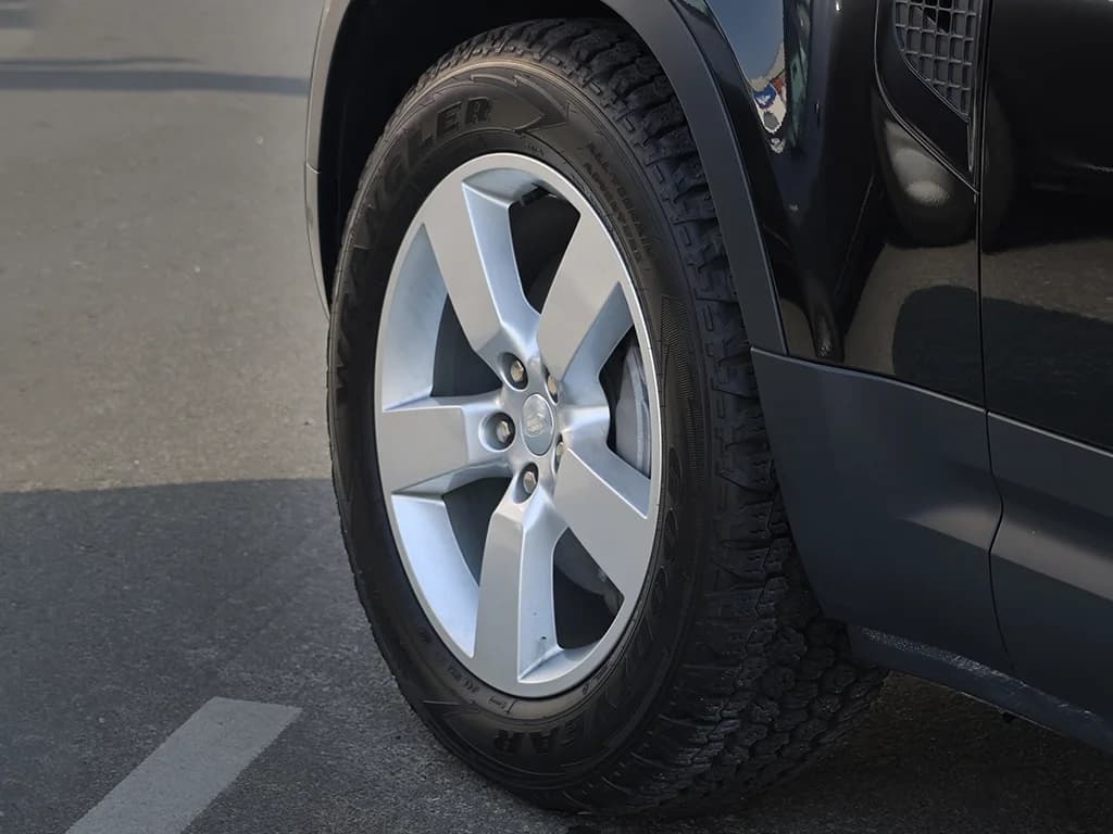 Land Rover Defender 130  — photo 7 of 7