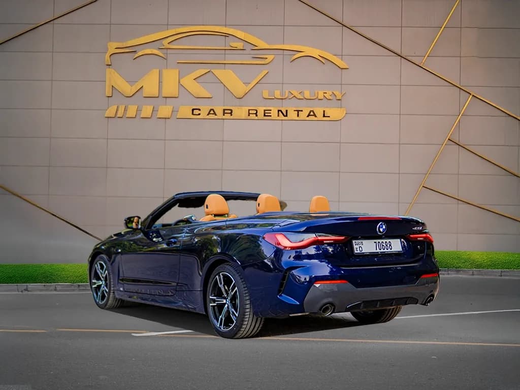BMW 420i Convertible 2024 — photo 3 of 6