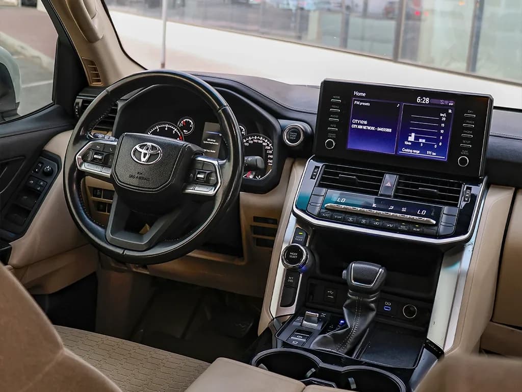 Toyota Land Cruiser — photo 4 of 6