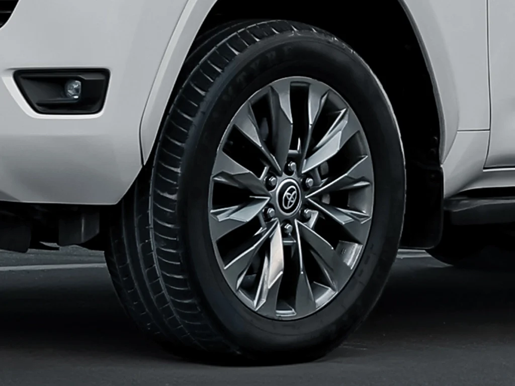 Toyota Land Cruiser — photo 5 of 6
