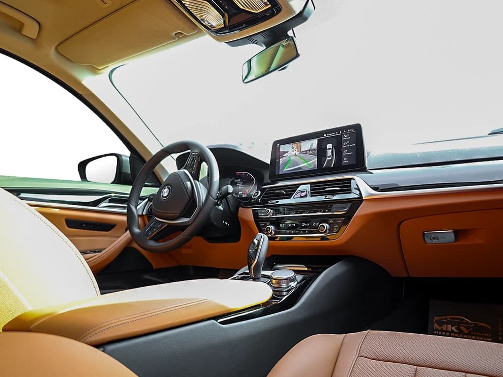 BMW 520i view 4