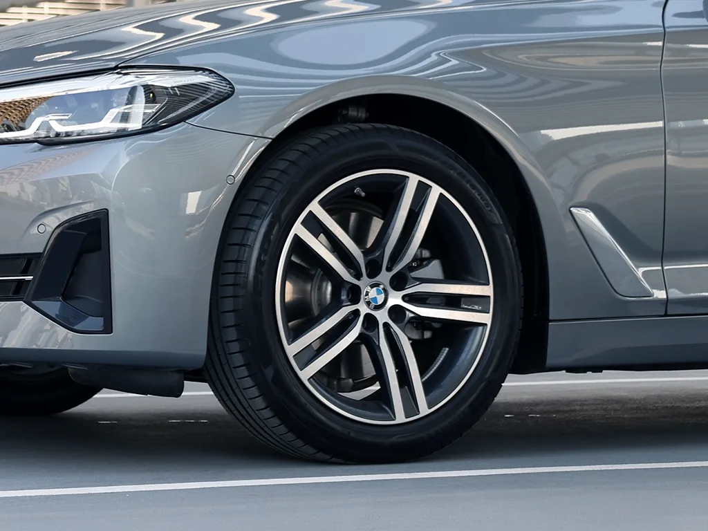 BMW 520i — photo 6 of 6