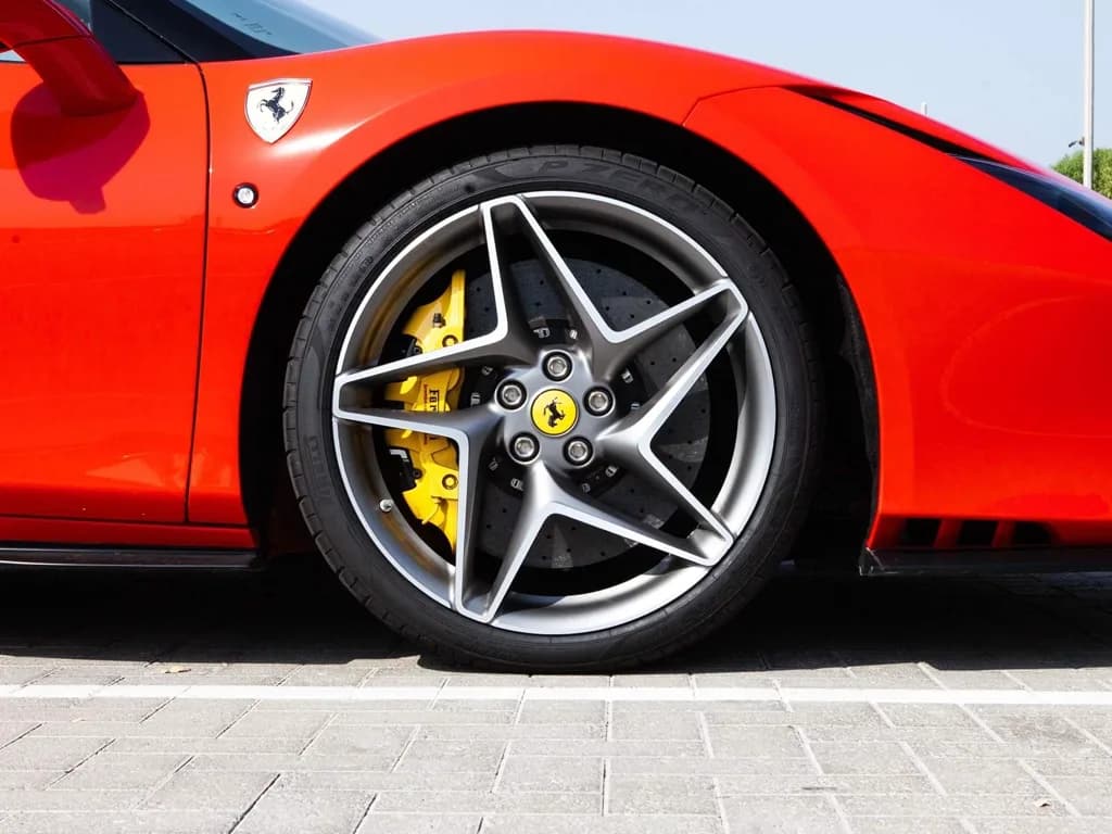 Ferrari F8 Spider — photo 6 of 8