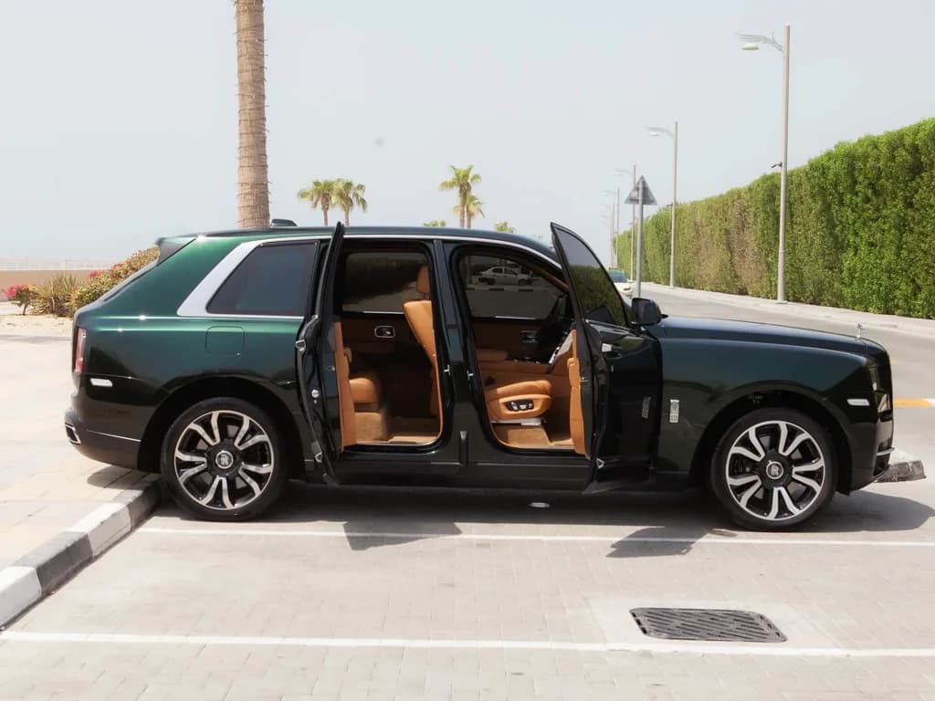 Rolls Royce Cullinan — photo 5 of 8