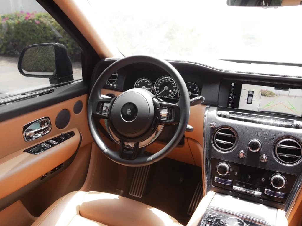 Rolls Royce Cullinan — photo 8 of 8