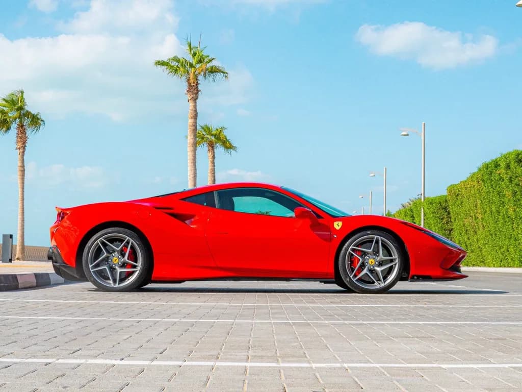 Ferrari F8 Tributo — photo 4 of 6