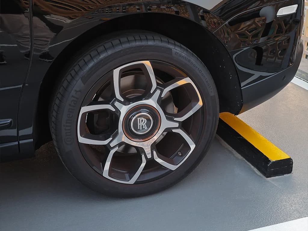 Rolls Royce Cullinan Black Badge — photo 8 of 9